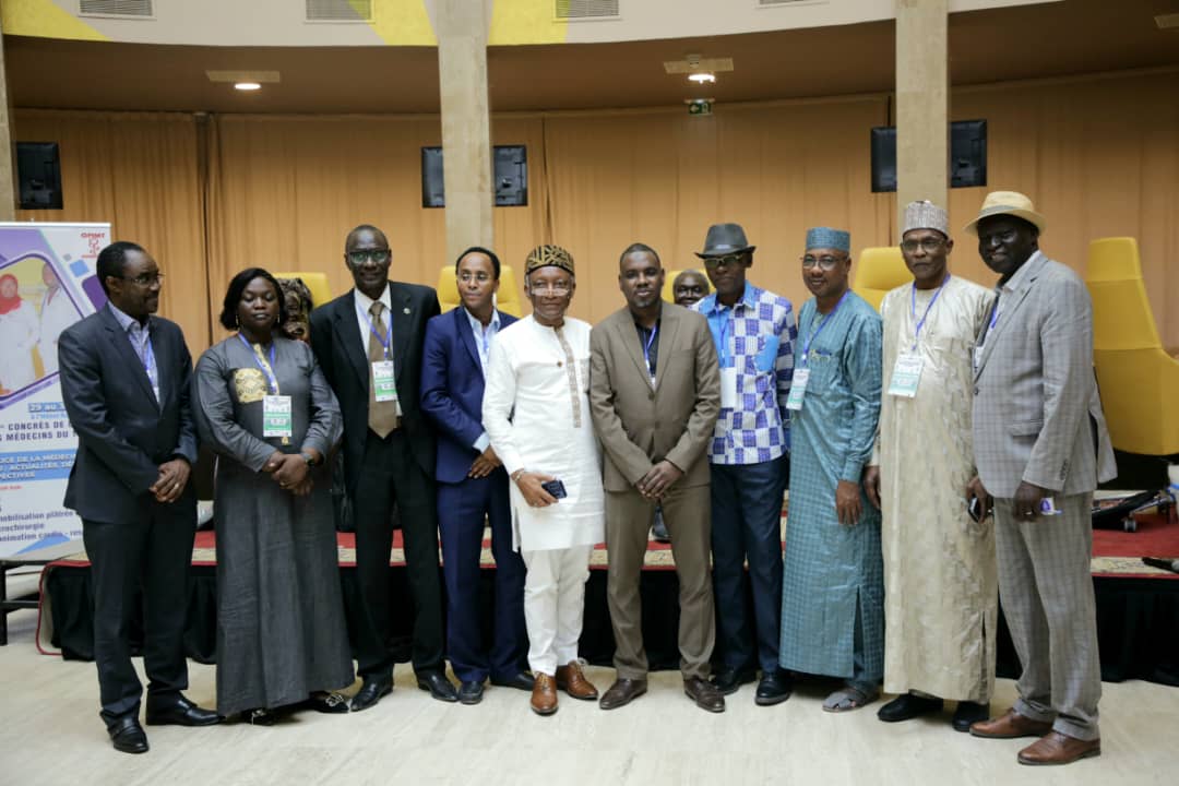 le bureau executive avec le président de l'ordre du Gabon et celui du cameroun
